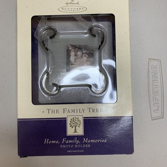HOME, FAMILY MEMORIES Family Tree Photo Holder NEW Hallmark Ornament GLASS 2002 - Picture 1 of 6
